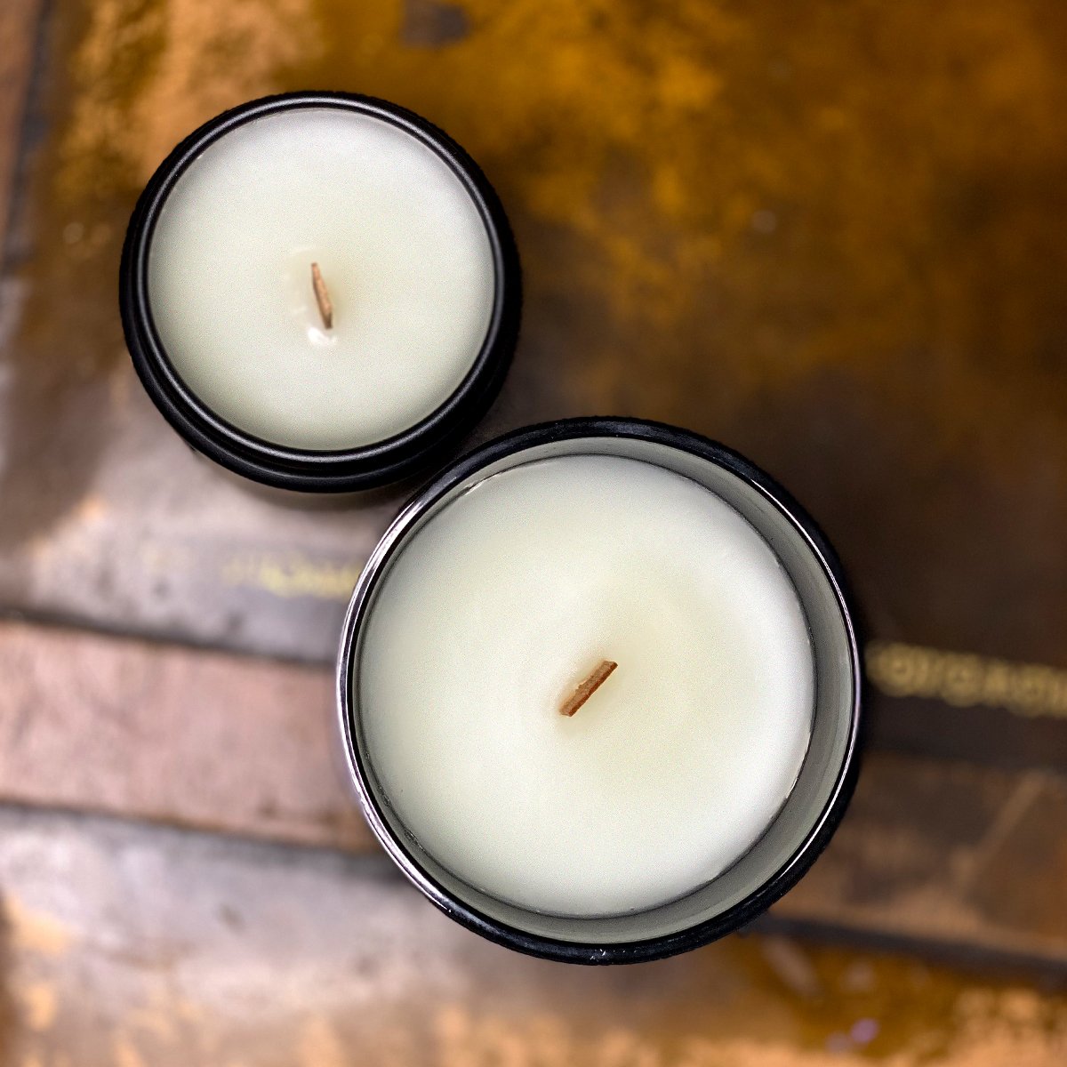 OAK BARK & LEATHER CANDLE 8 oz - Notes: Leather, Wood Bark, Oud