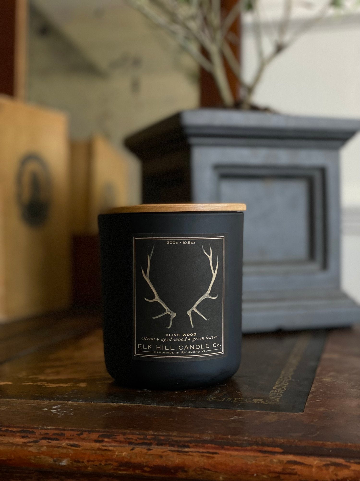 OLIVE WOOD CANDLE - Notes: Bergamot, Citron, Olive, Green Leaves, Wood