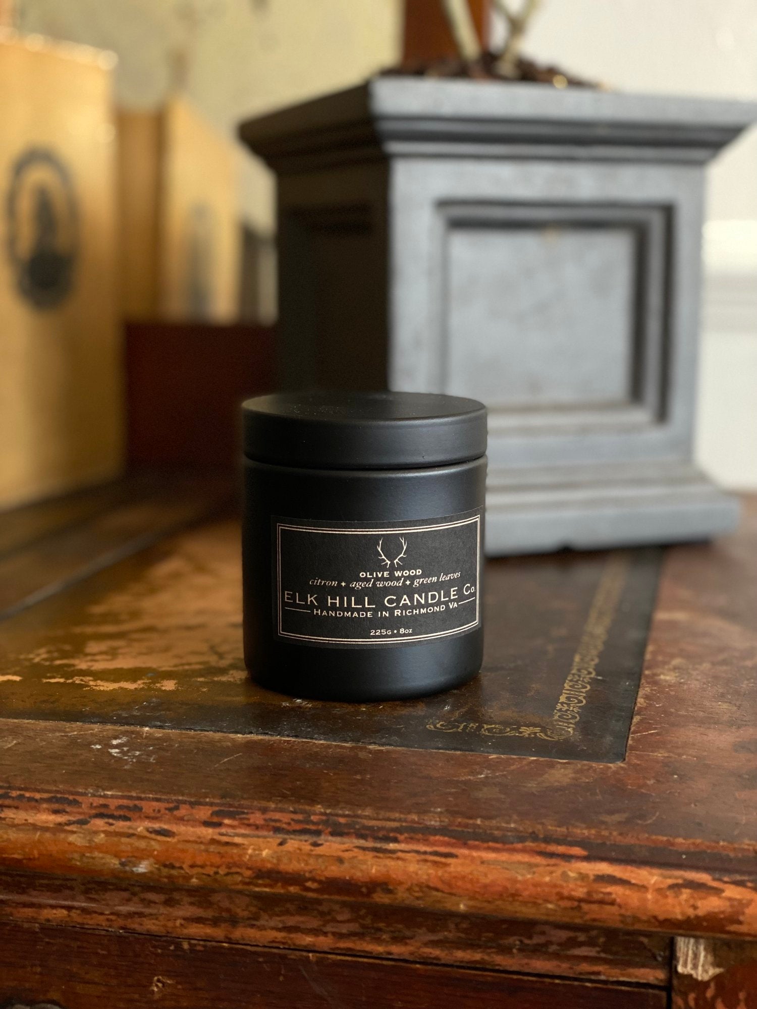 OLIVE WOOD CANDLE 8 oz - Notes: Bergamot, Citron, Olive, Green Leaves, Wood