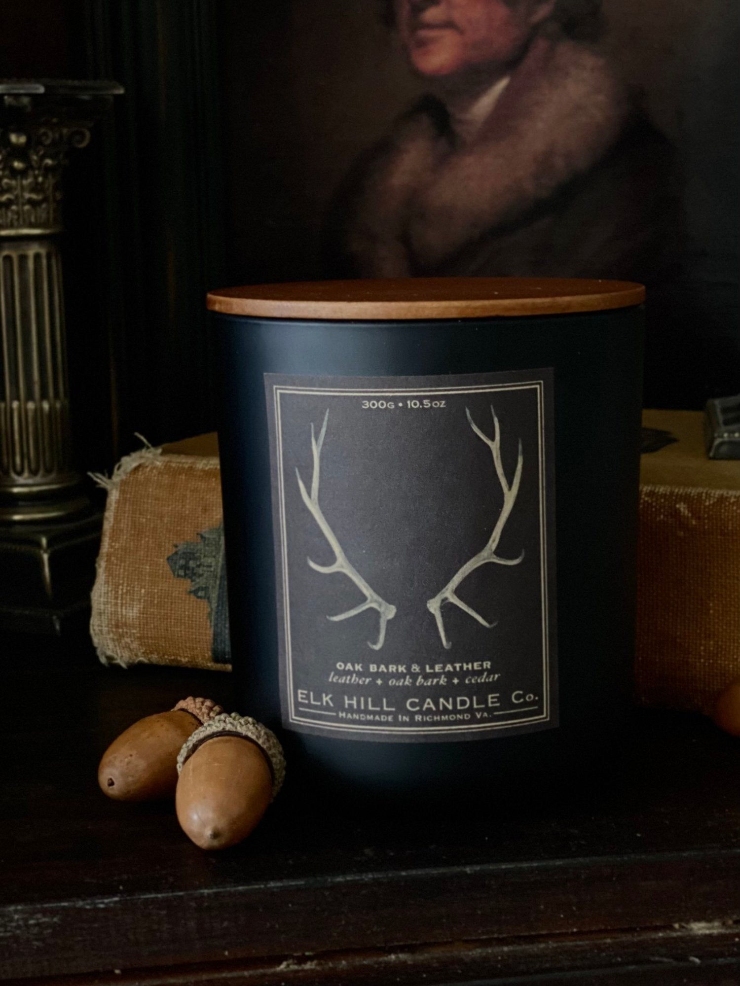 OAK BARK & LEATHER CANDLE - Notes: Leather, Wood Bark, Oud