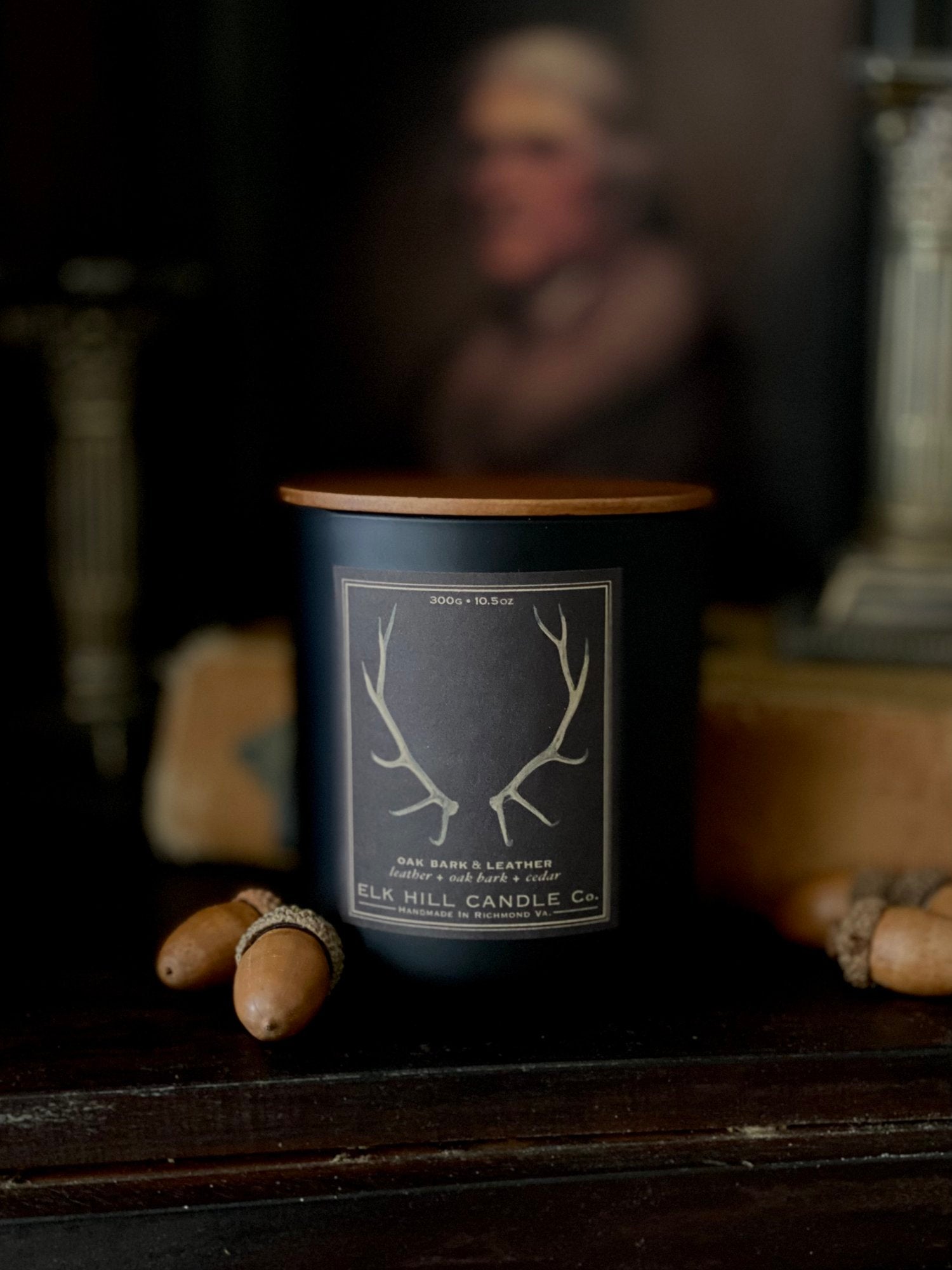 OAK BARK & LEATHER CANDLE - Notes: Leather, Wood Bark, Oud