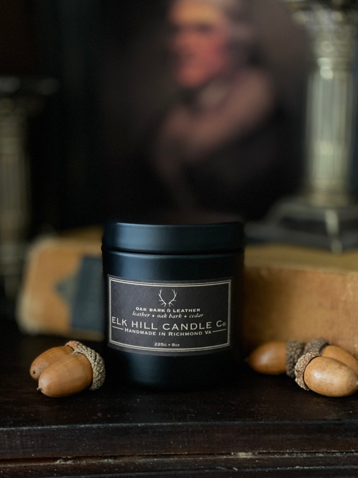OAK BARK & LEATHER CANDLE 8 oz - Notes: Leather, Wood Bark, Oud