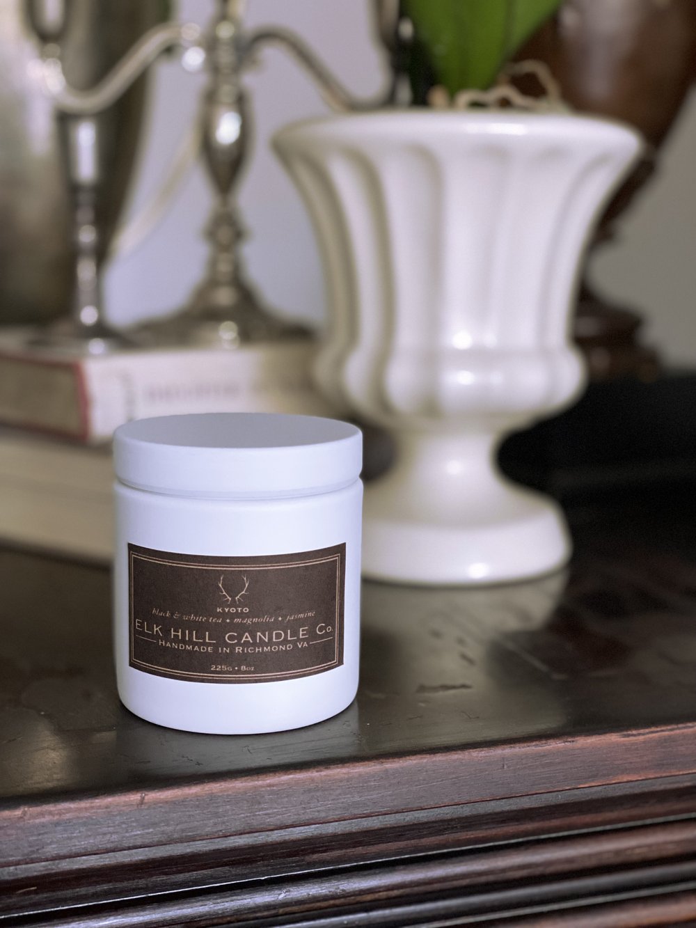 KYOTO CANDLE 8 oz- Notes: Black & White Tea, Magnolia, Gardenia, Tuberose, Peony