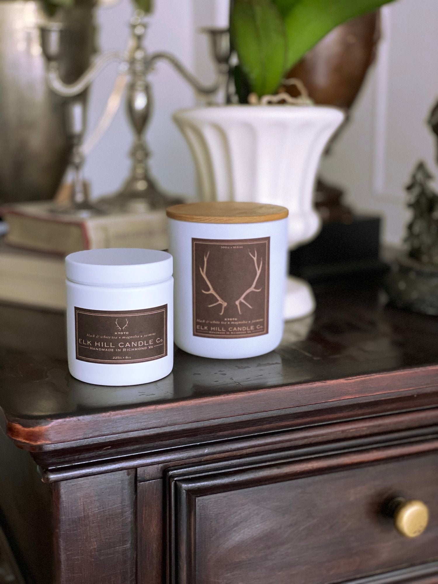 KYOTO CANDLE - Notes: Black & White Tea, Magnolia, Gardenia, Tuberose, Peony