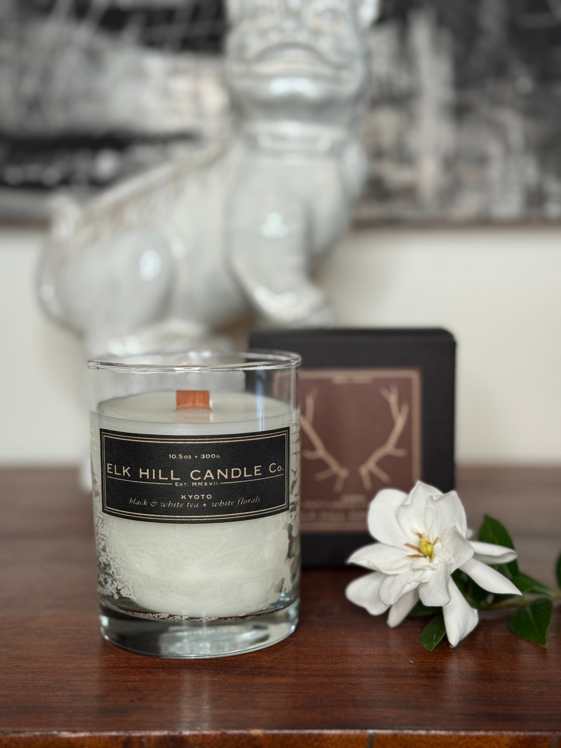 KYOTO CANDLE - Notes: Black & White Tea, Magnolia, Gardenia, Tuberose, Peony