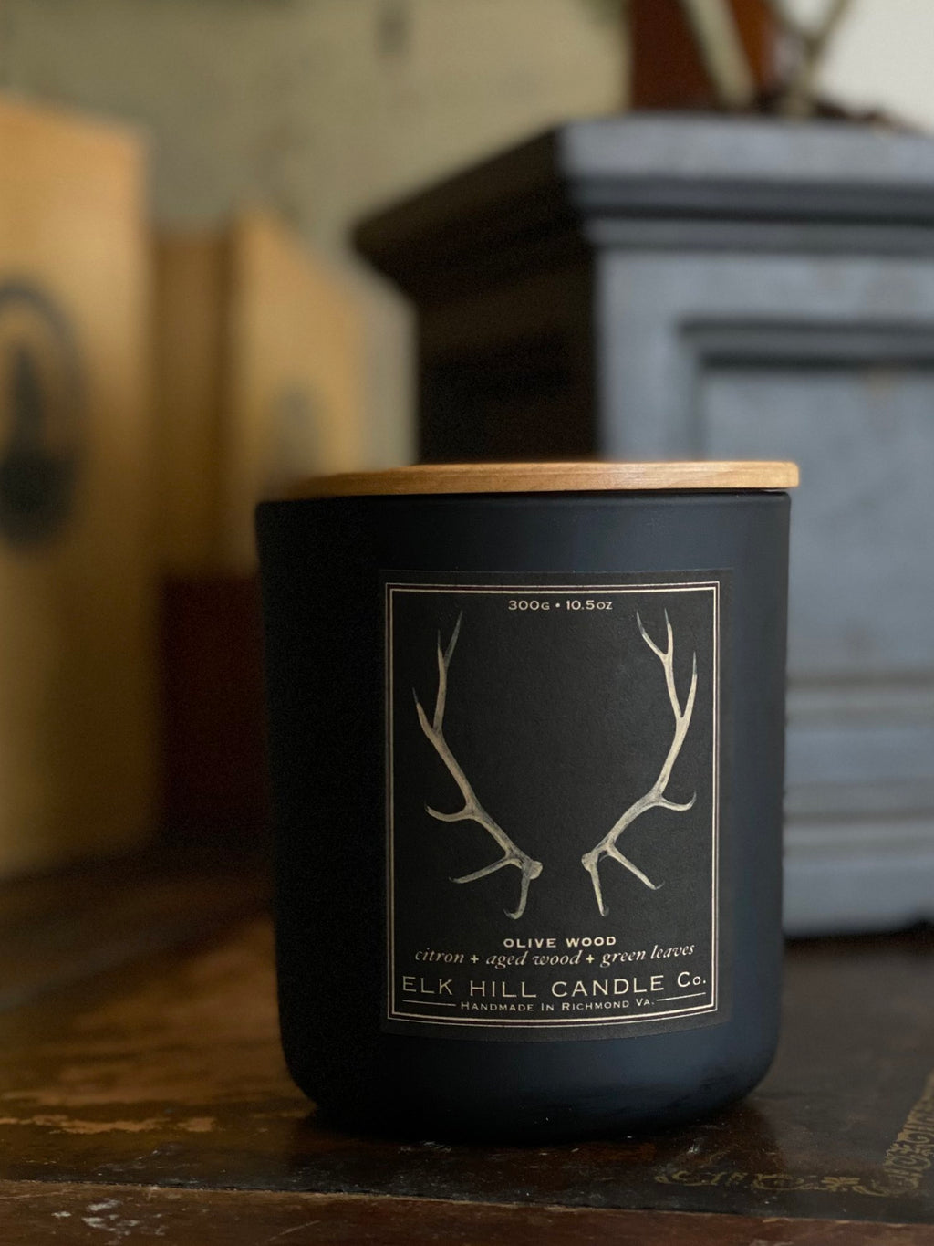 OLIVE WOOD CANDLE - Notes: Bergamot, Citron, Olive, Green Leaves, Wood