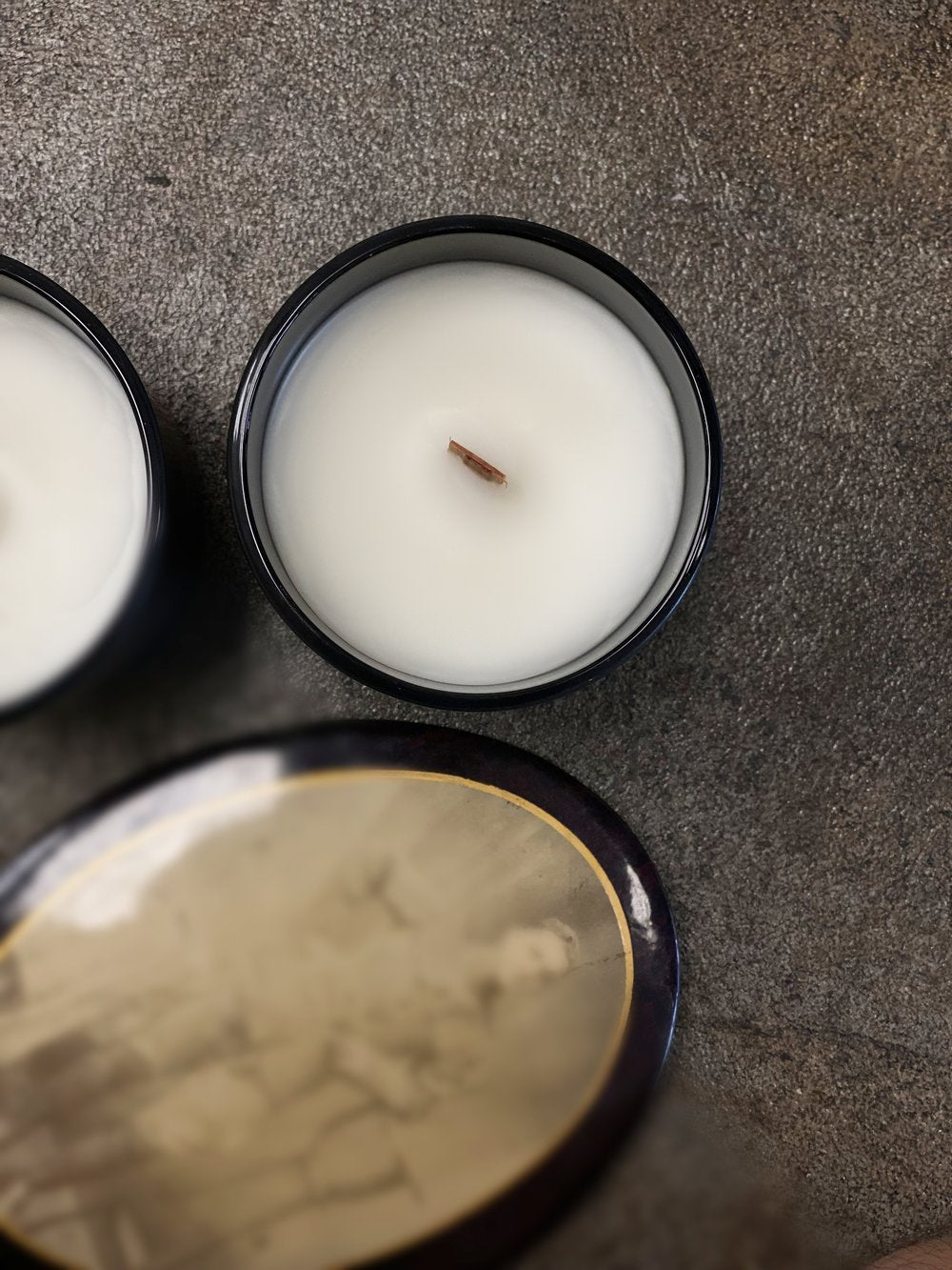 CLOVE WOOD & BLACK CARDAMOM CANDLE 10.5 0z - Notes: Incense Smoke, Aromatic Spice & Herbs, Clove Leaf